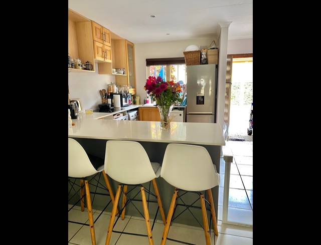 2 BEDROOM SECTIONAL TITLE TO LET IN GLEN HILLS